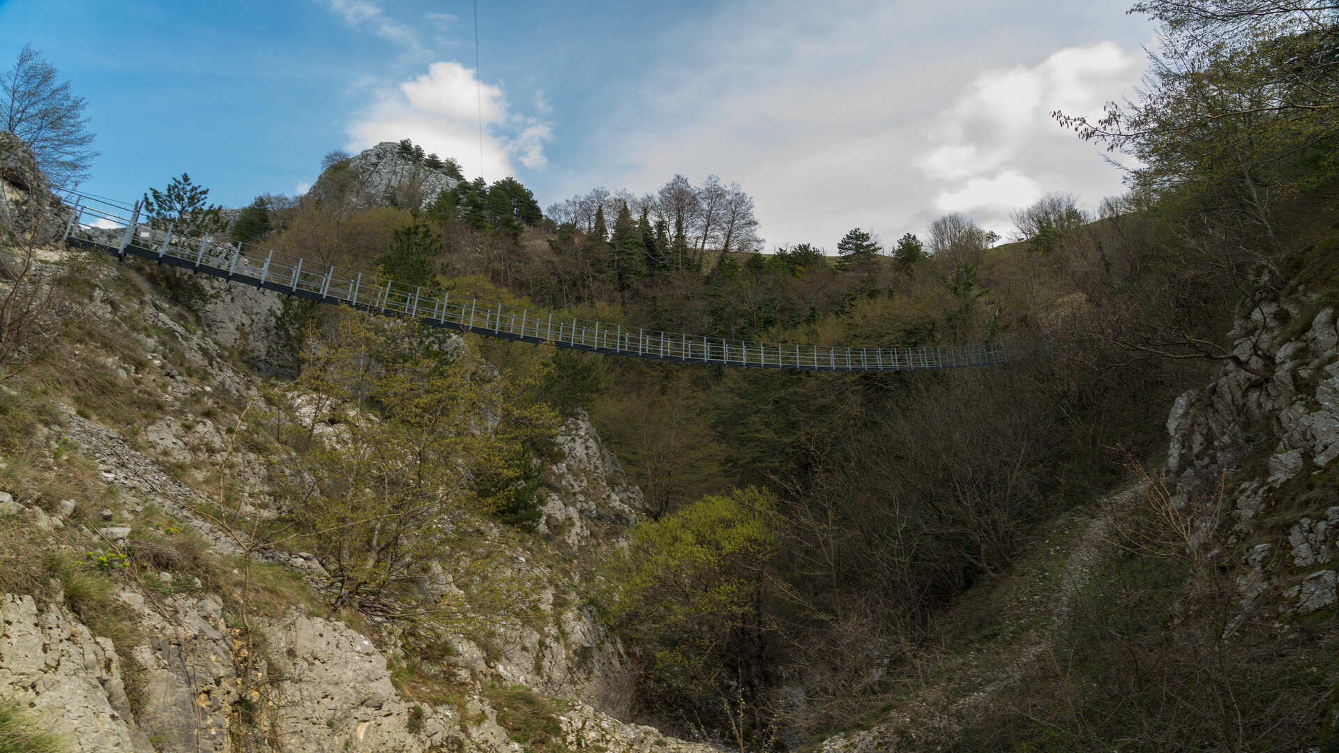 Ponte tibetano a Roccamandolfi